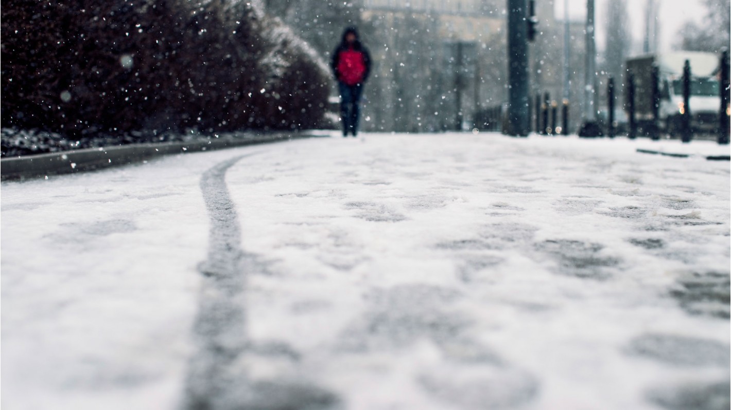 Обзор противогололёдных материалов для дорог и тротуаров