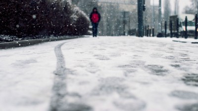 Обзор противогололёдных материалов для дорог и тротуаров