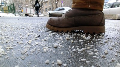 Противогололёдные материалы - их виды, влияние на безопасность и рекомендации по выбору